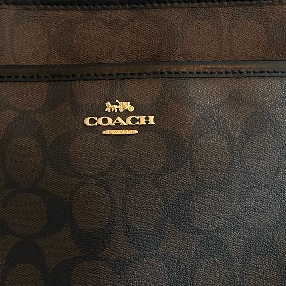 Coach Black and Brown Signature Bag leather crossbody in great condition - Picture 3 of 16